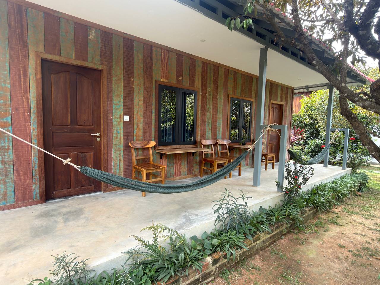 Bungalow Family Room exterior