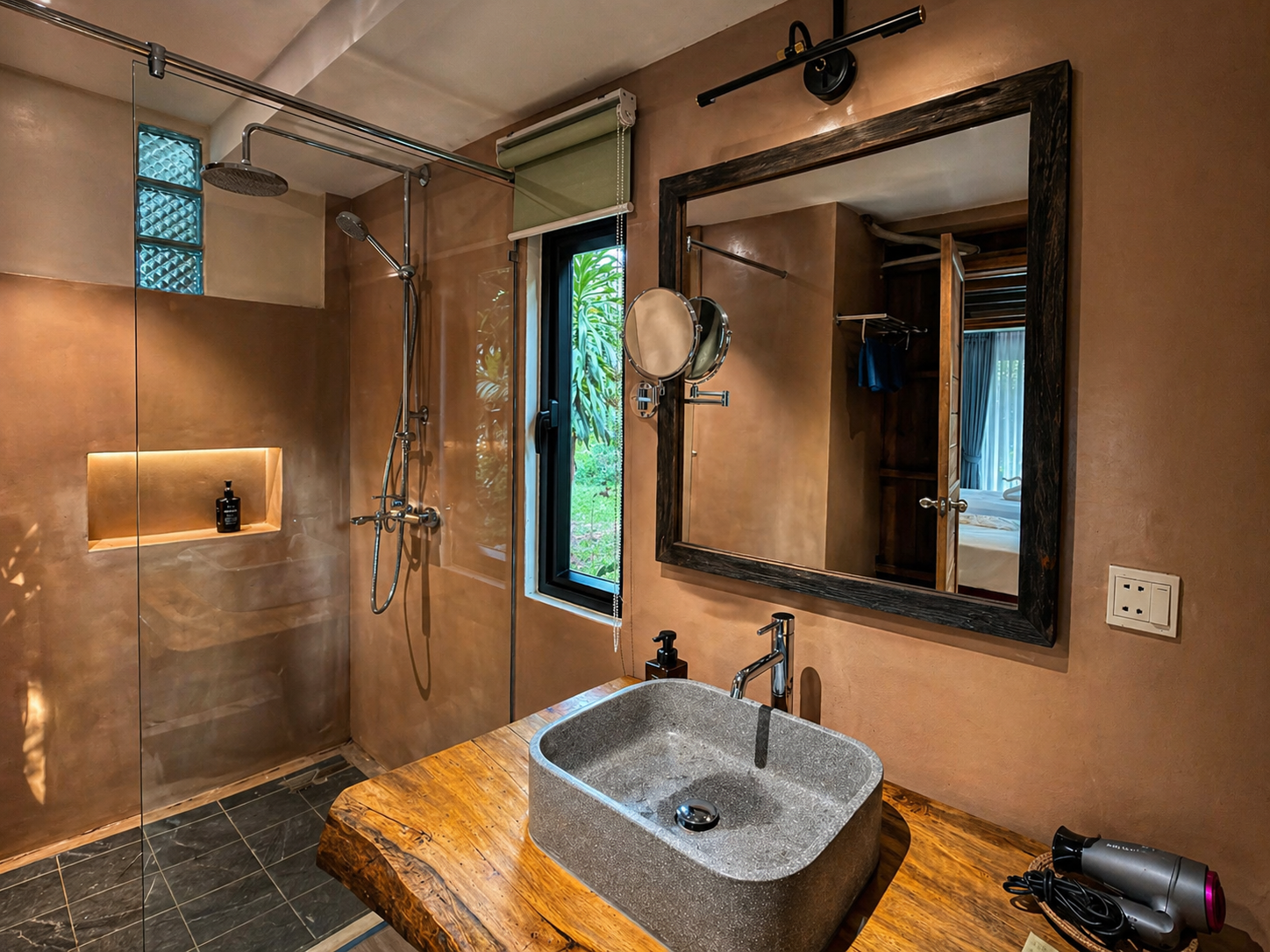 Khmer House Twin Deluxe Room bathroom